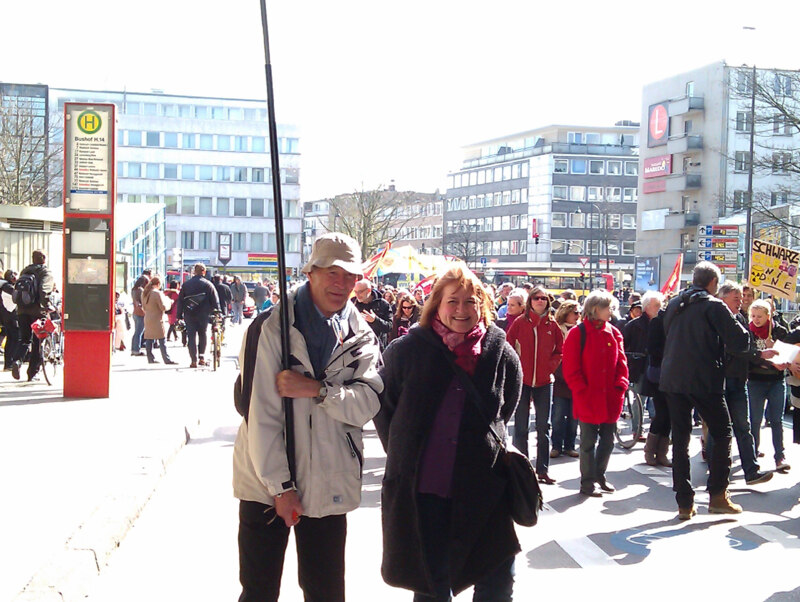 Die heutige Geschäftsführerin Susanne Jung mit dem SFV Gründer Wolf von Fabeck