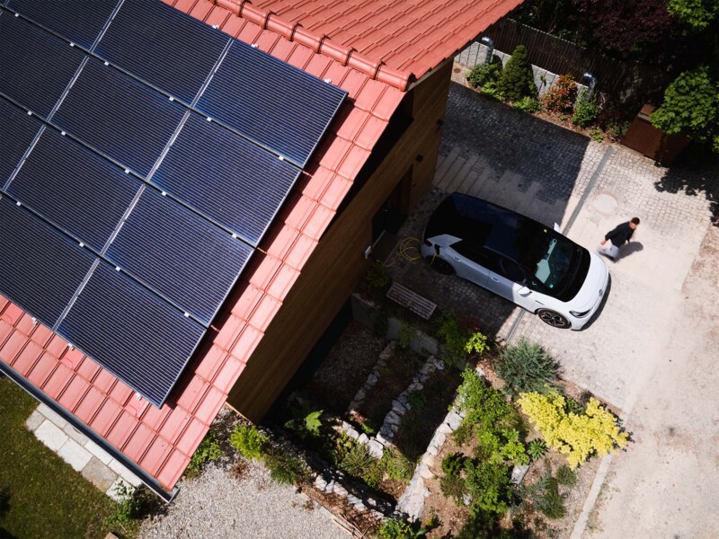V2G PV-Anlage und ladendes Auto